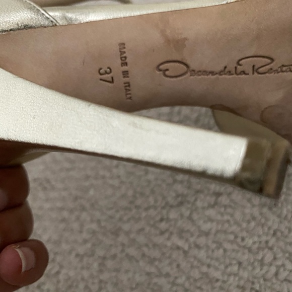 Oscar de la renta gold leather sandals - Picture 6 of 7